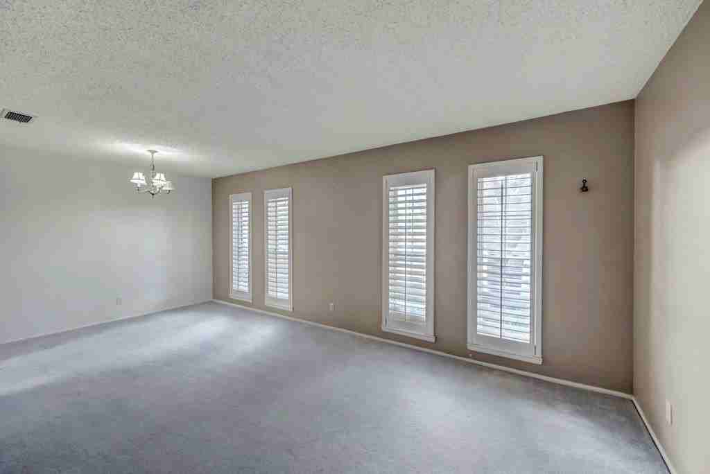 2211 Ward St - Photo 5 of 17