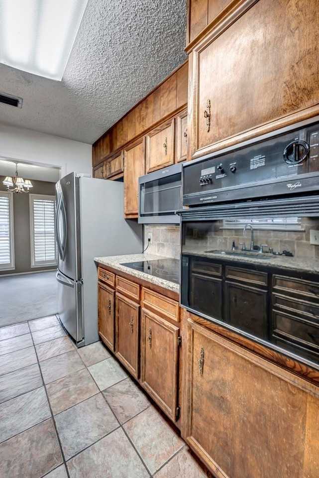 2211 Ward St - Photo 6 of 17