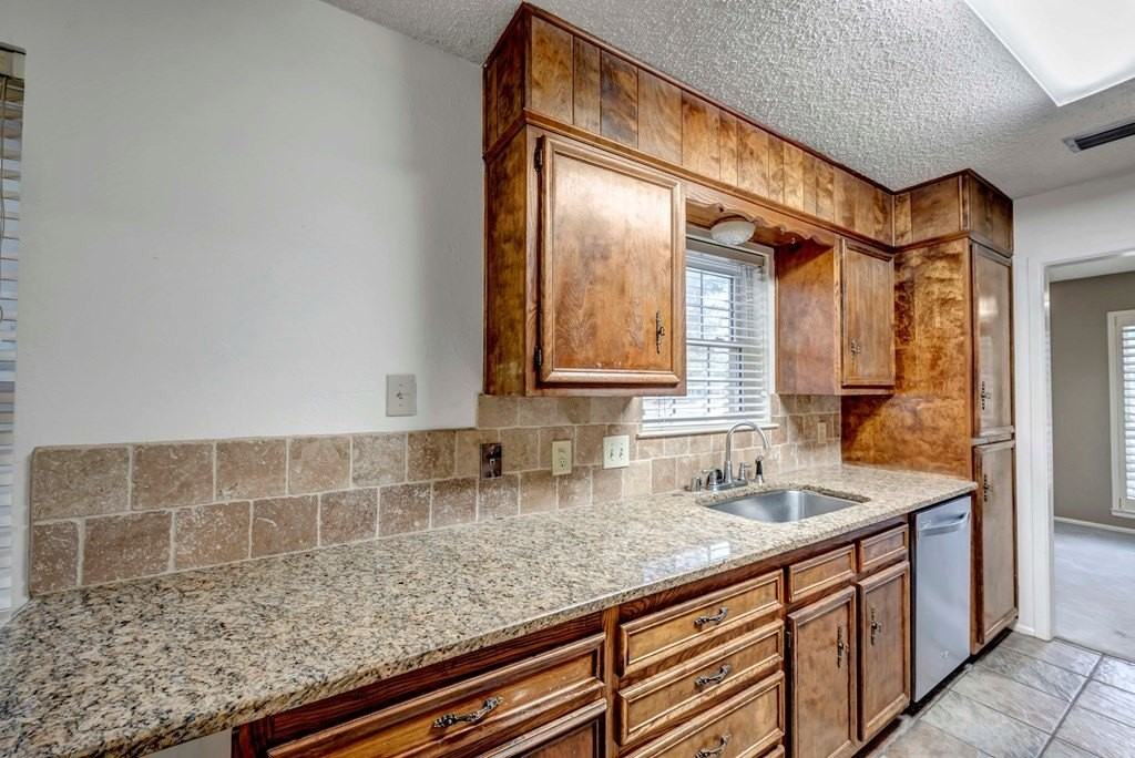 2211 Ward St - Photo 7 of 17