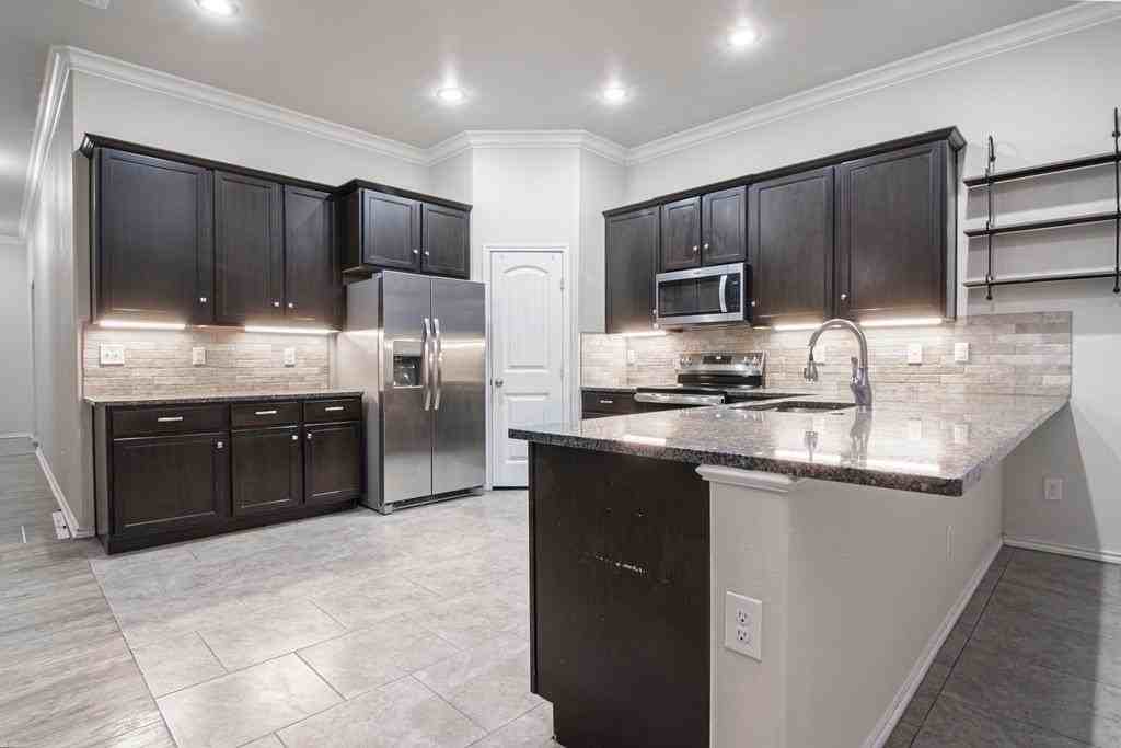 6812 Leatherwood Dr - Photo 4 of 31