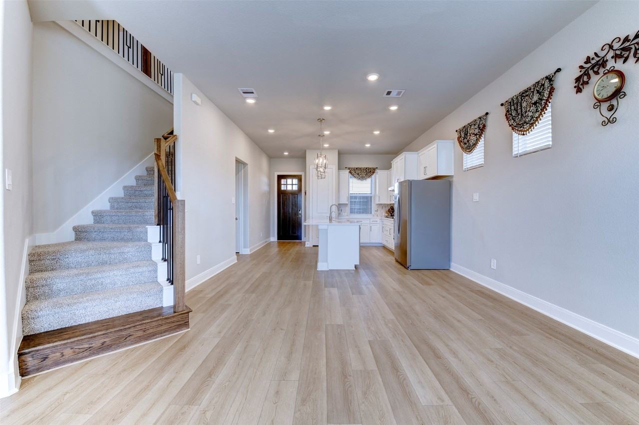 10009 Cloud Mist Dr - Photo 5 of 31