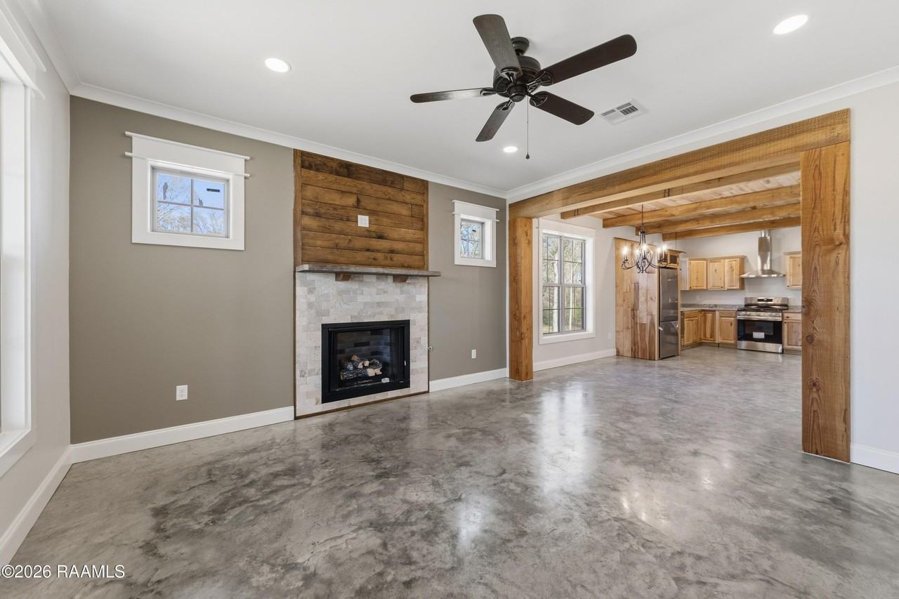 104 Suncan Rd - Photo 2 of 31