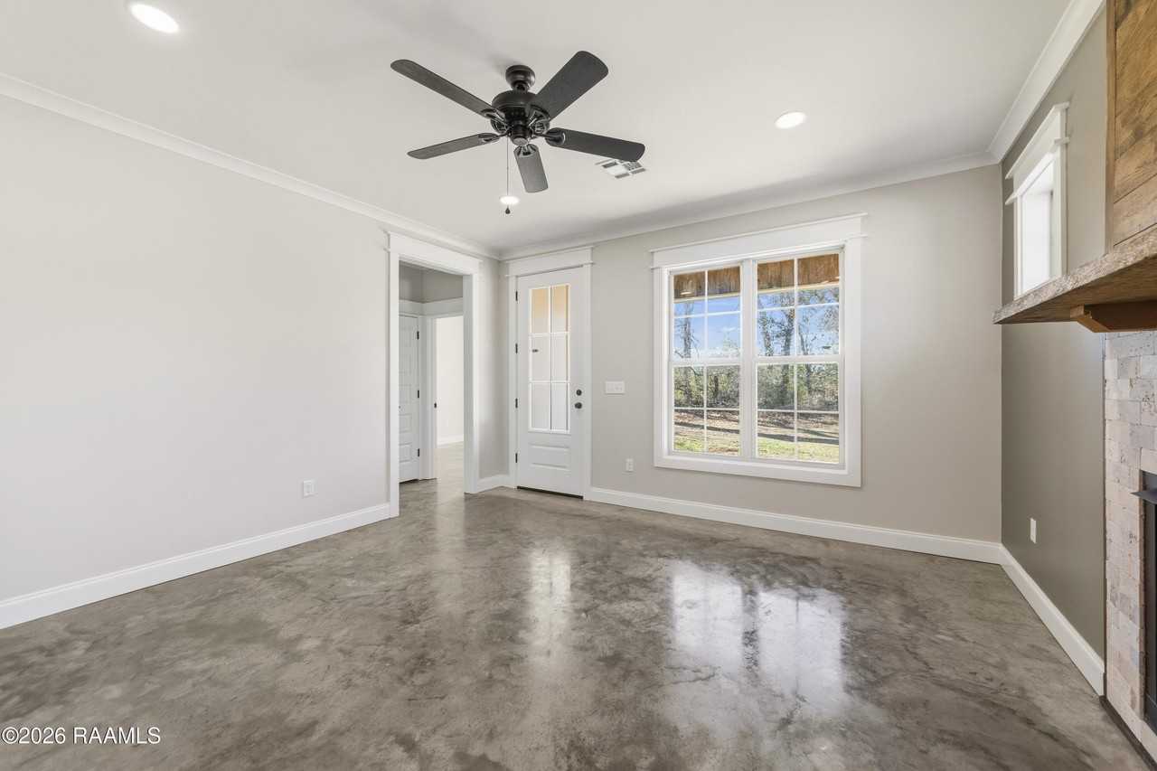 104 Suncan Rd - Photo 4 of 31