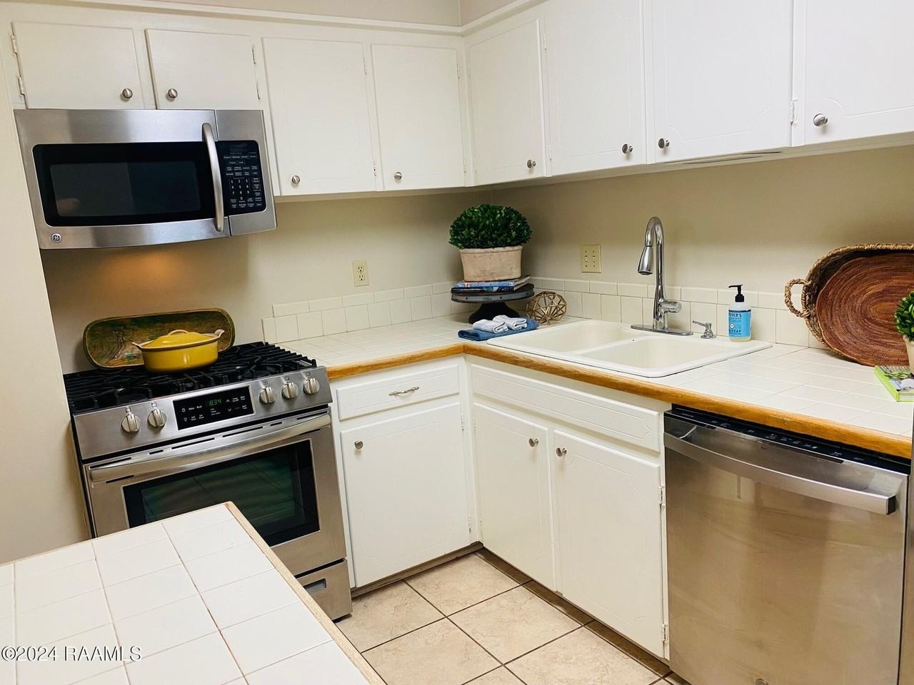 130 S Southlawn Dr - Photo 2 of 10