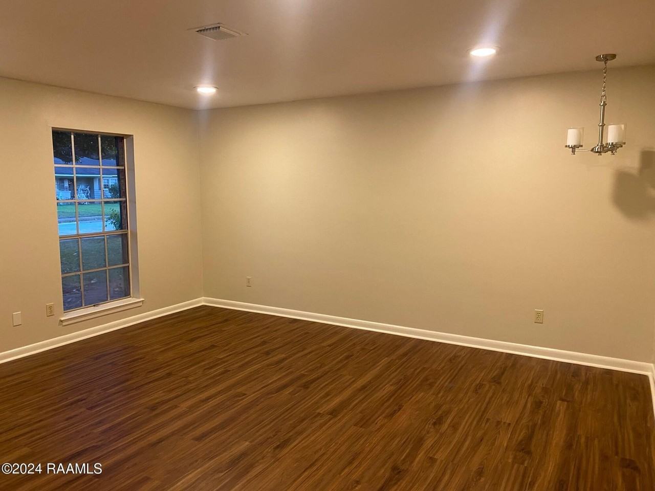 130 S Southlawn Dr - Photo 5 of 10