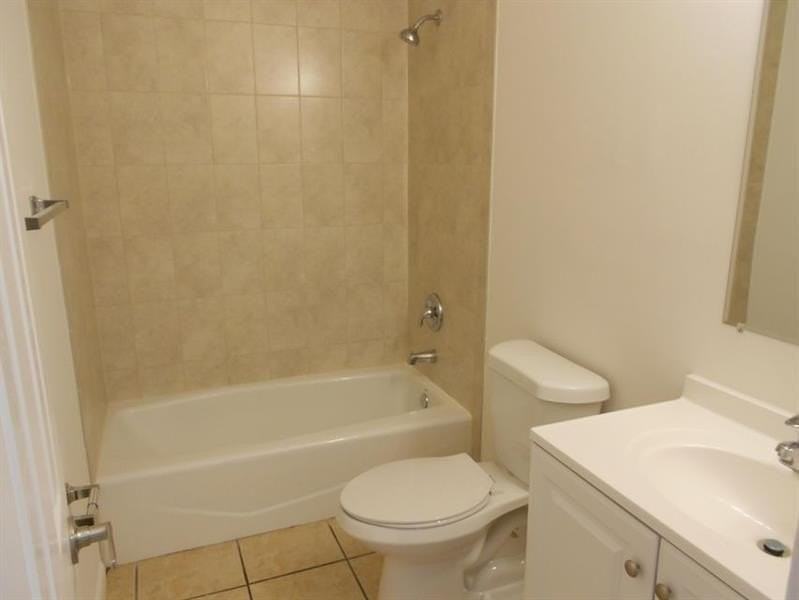 925 W 36th St - Photo 5 of 8