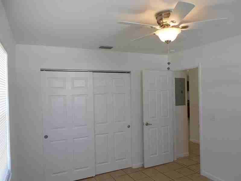 925 W 36th St - Photo 6 of 8