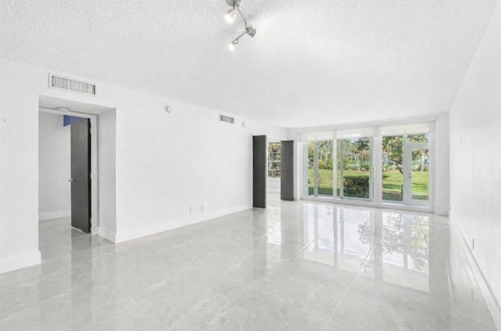 500 Oaks Ln #110 - Photo 7 of 33