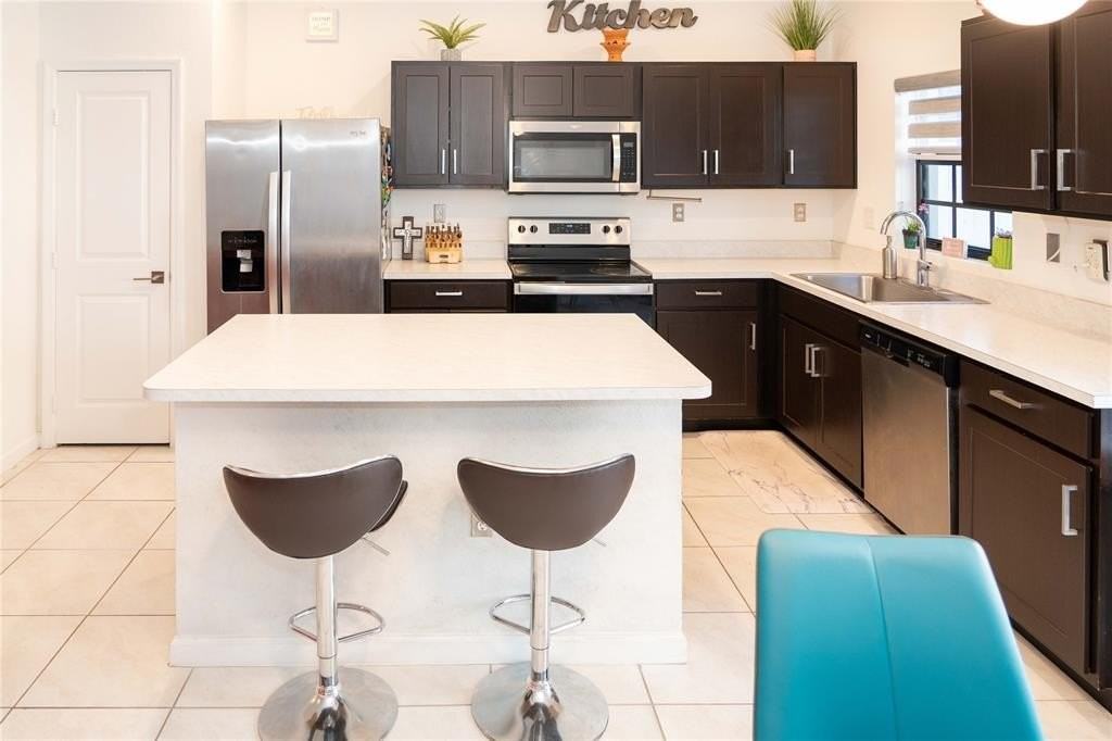 1176 Sw 7th Ct - Photo 7 of 32