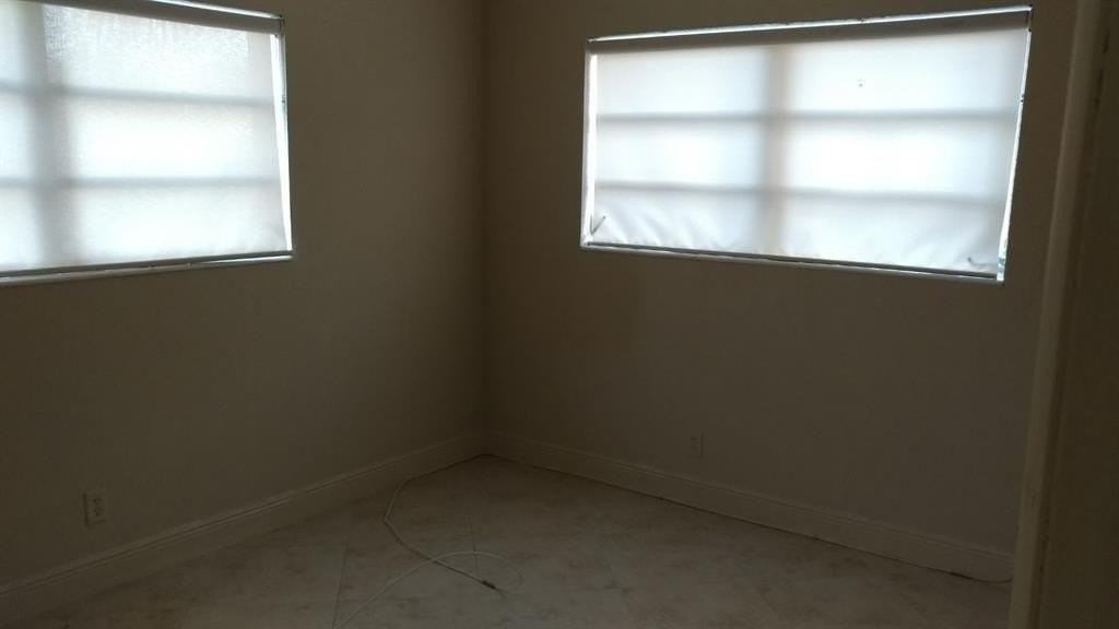 2025 Nw 14th Ave #2025 - Photo 6 of 7