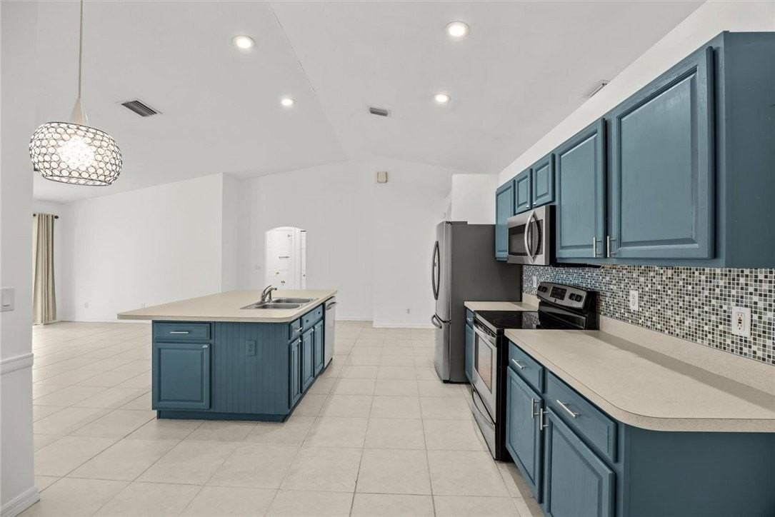 742 46th Sq - Photo 2 of 36