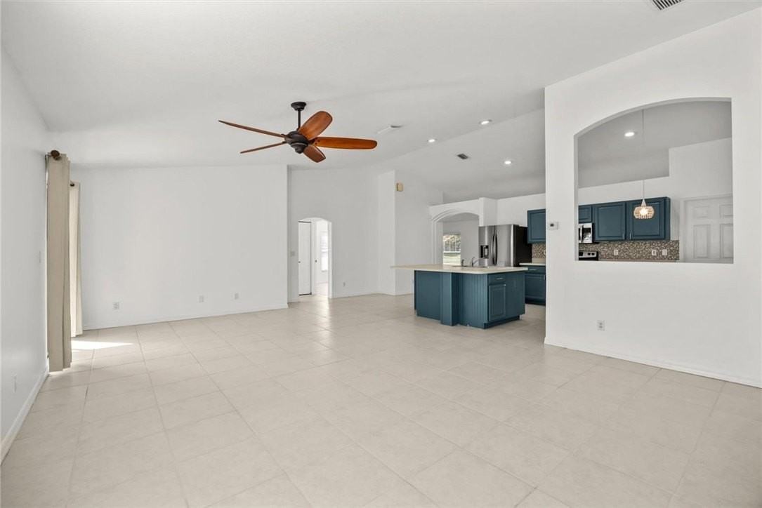 742 46th Sq - Photo 3 of 36