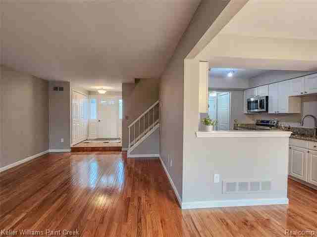 1760 Brentwood Dr - Photo 3 of 24