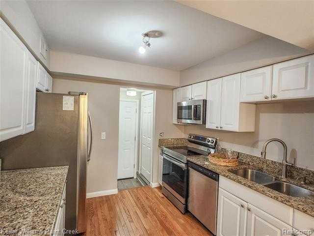 1760 Brentwood Dr - Photo 5 of 24