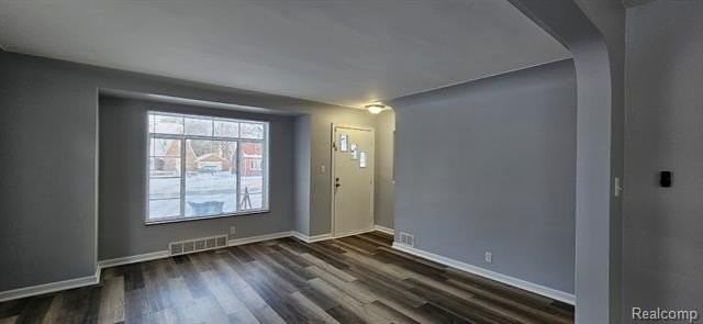 3319 Iroquois Ave - Photo 2 of 14