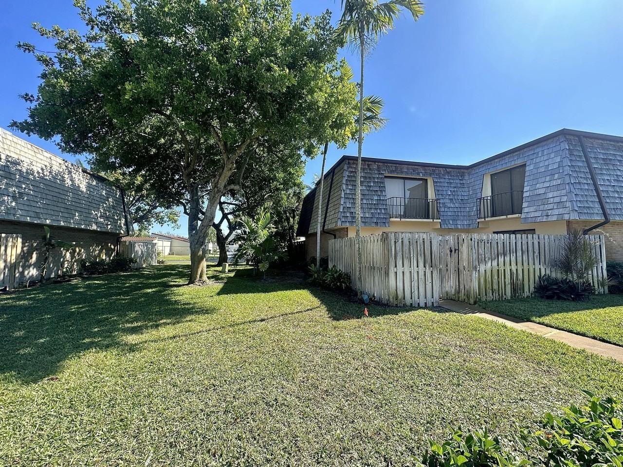 208 Lake Arbor Dr - Photo 3 of 24