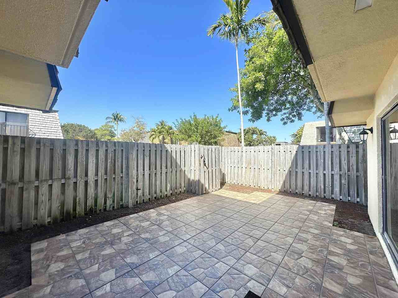 208 Lake Arbor Dr - Photo 5 of 24