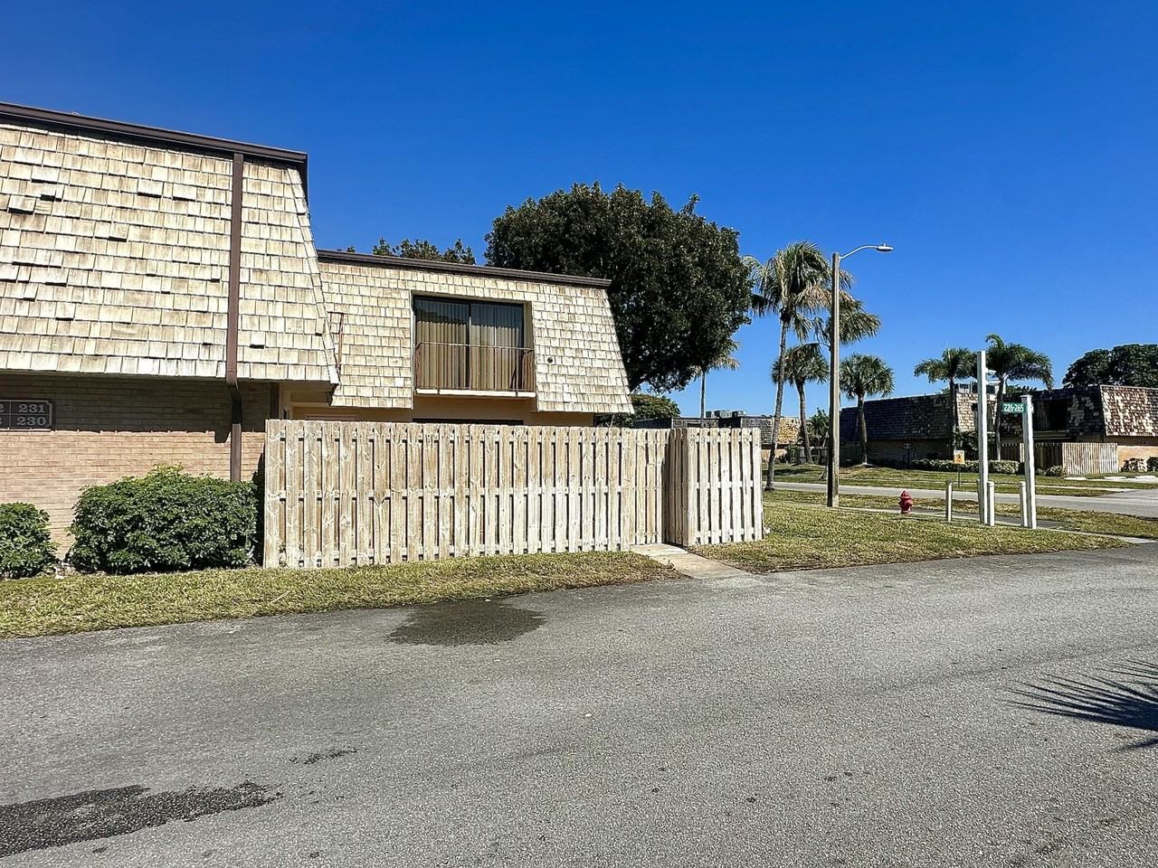 230 Lake Arbor Dr - Photo 2 of 19