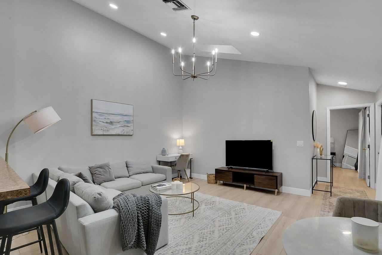 1251 Periwinkle Pl - Photo 4 of 19