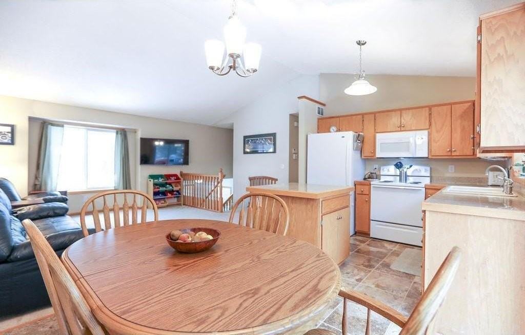 11186 Woods Edge Ave - Photo 4 of 22