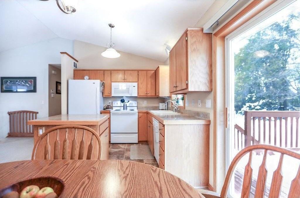 11186 Woods Edge Ave - Photo 5 of 22