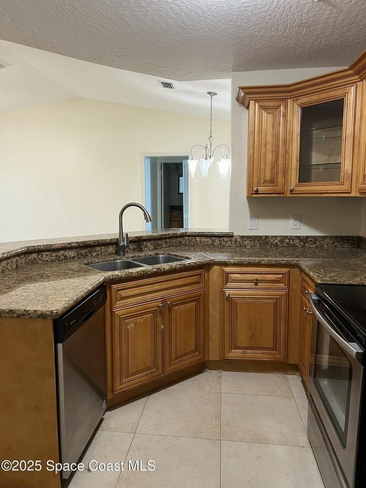 7667 N Wickham Rd Apt 724 #724 - Photo 3 of 15