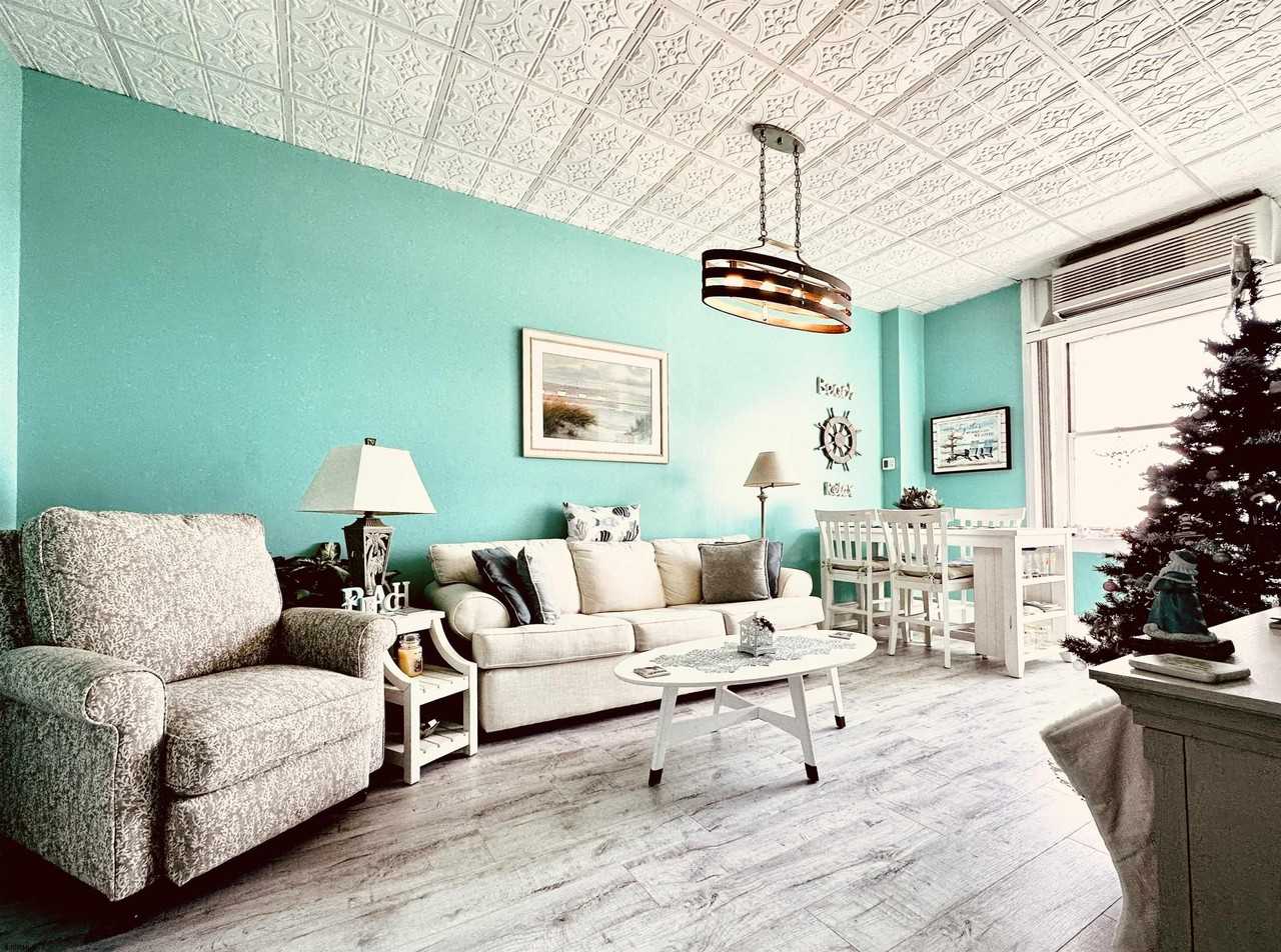 2715 Boardwalk - Photo 3 of 10