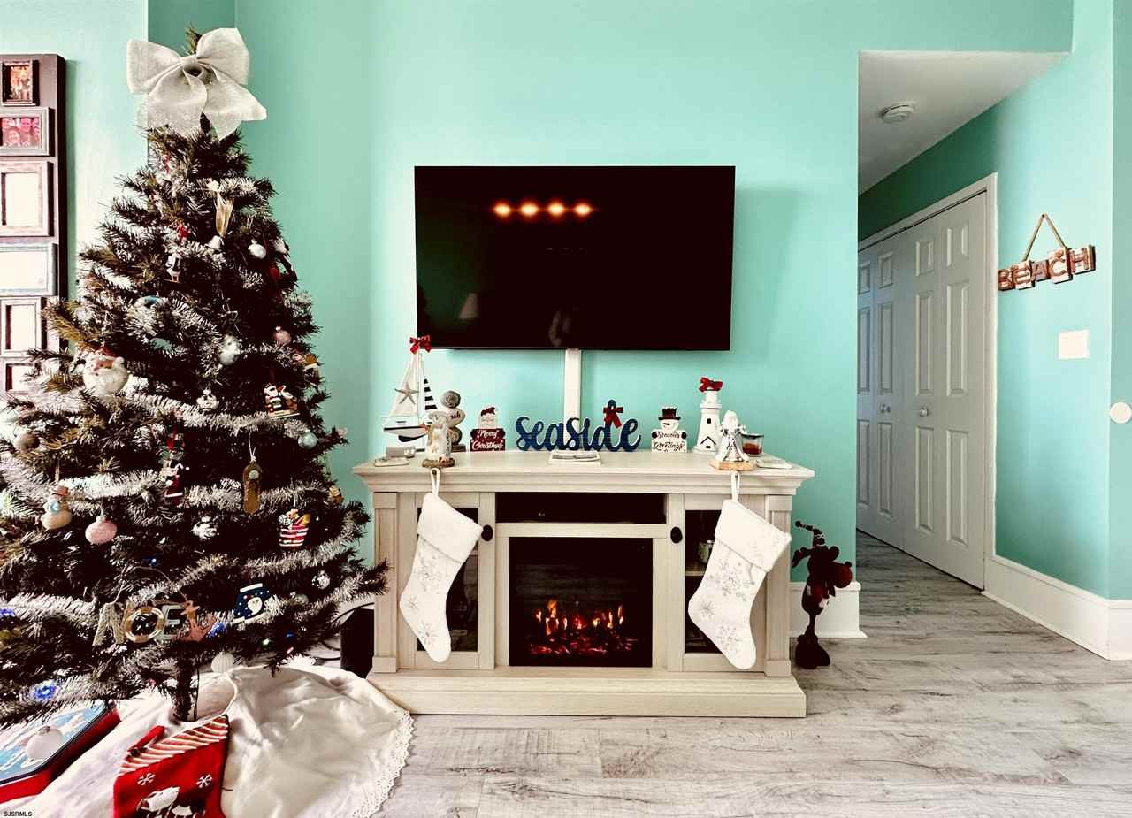 2715 Boardwalk - Photo 4 of 10