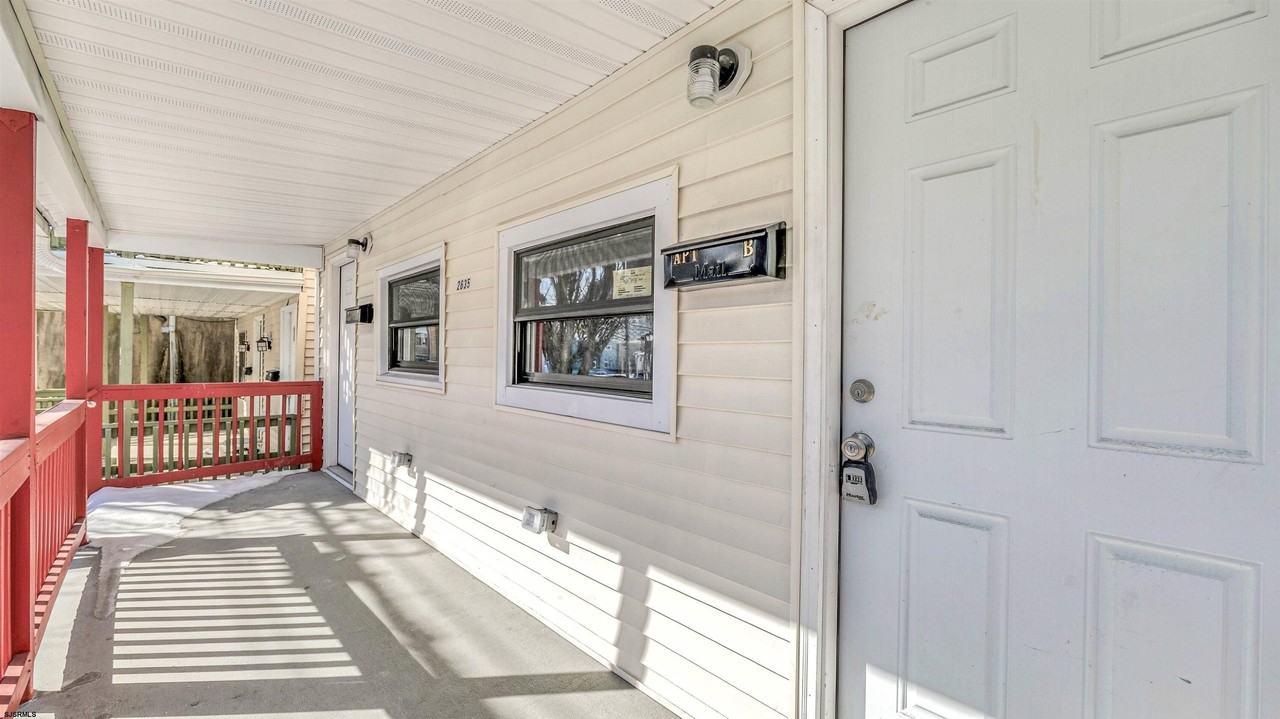 2635 Arctic Ave - Photo 3 of 16