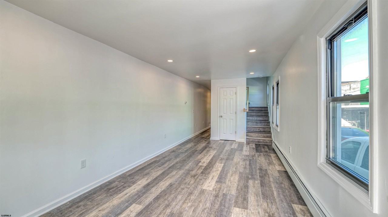 2635 Arctic Ave - Photo 4 of 16