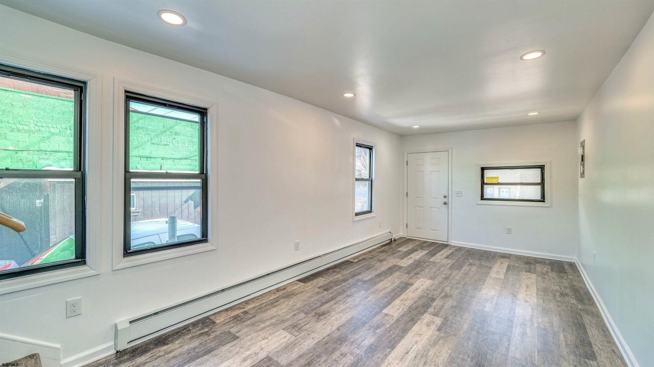 2635 Arctic Ave - Photo 5 of 16