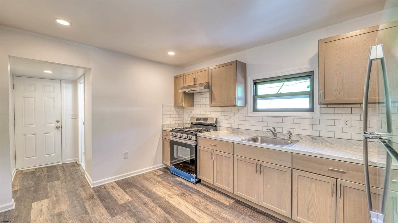 2635 Arctic Ave - Photo 6 of 16