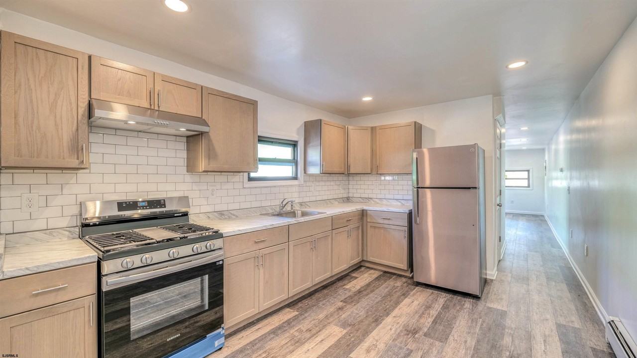 2635 Arctic Ave - Photo 7 of 16