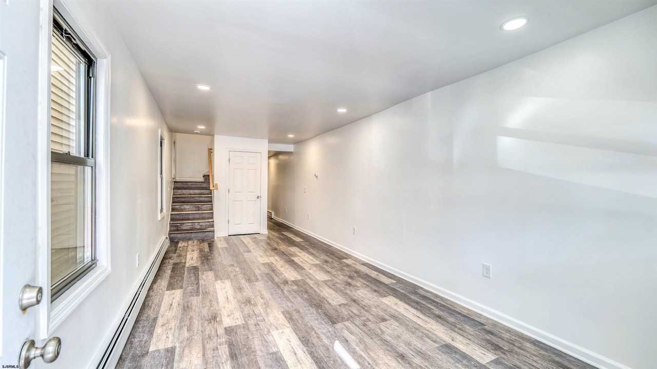 2637 Arctic Ave - Photo 3 of 15