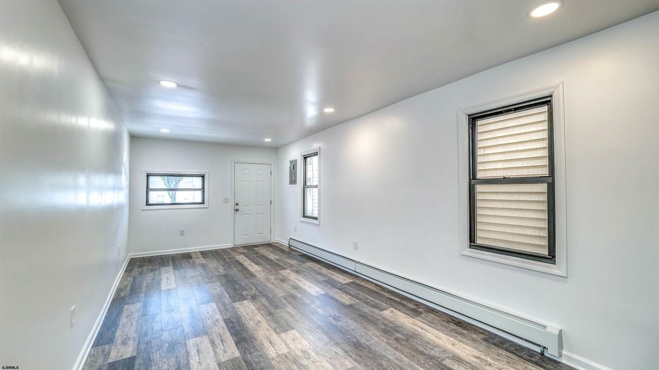 2637 Arctic Ave - Photo 4 of 15