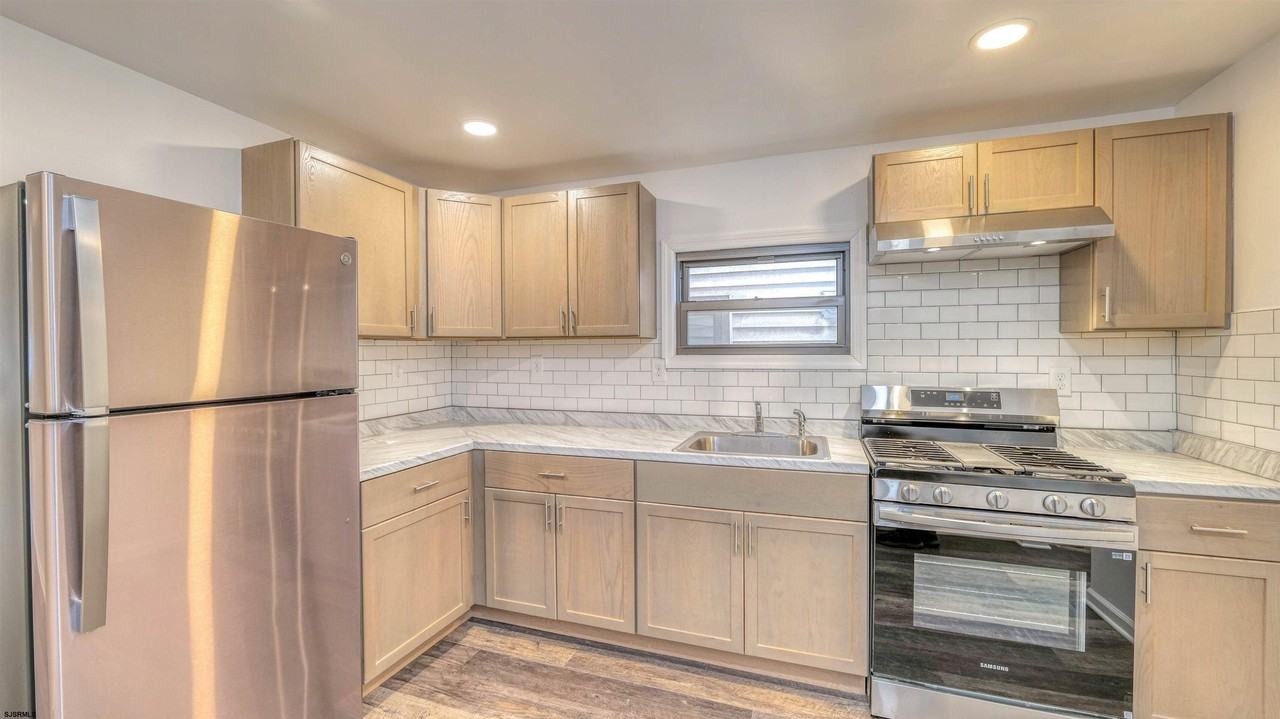 2637 Arctic Ave - Photo 7 of 15