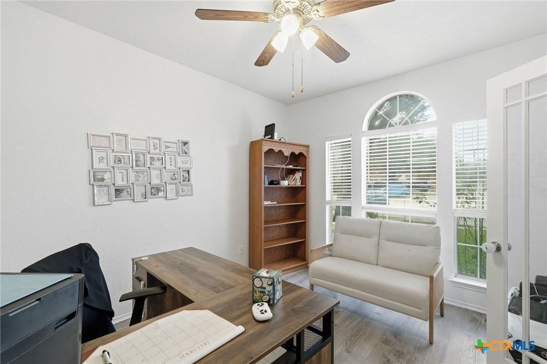 1410 Katie Lynch Dr - Photo 4 of 26