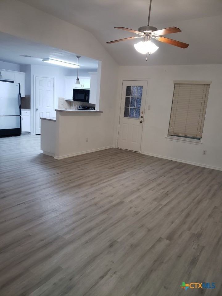 1121 Dixon Cir - Photo 2 of 29