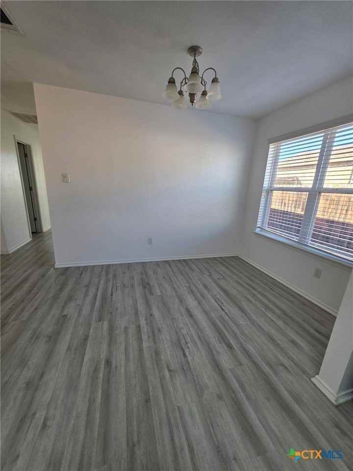 1121 Dixon Cir - Photo 5 of 29