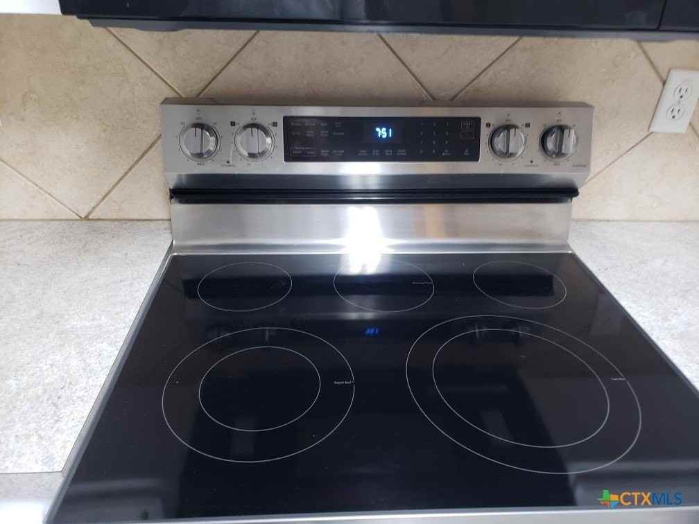 1121 Dixon Cir - Photo 7 of 29