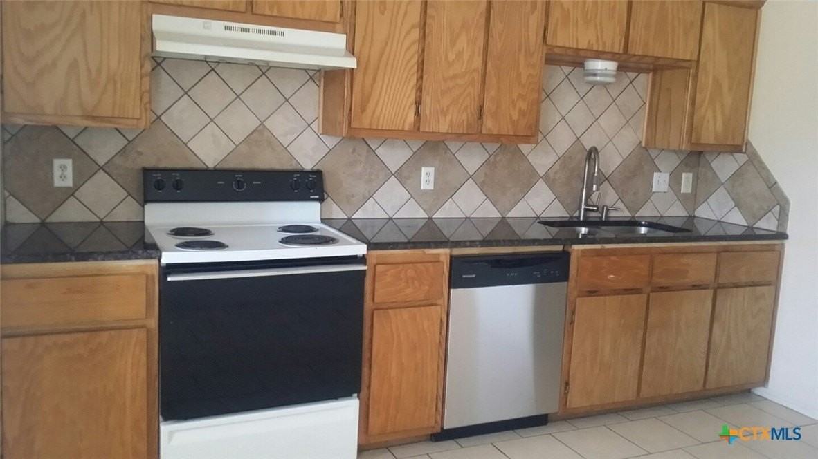 1102 Circle M Dr Apt B #B - Photo 4 of 15