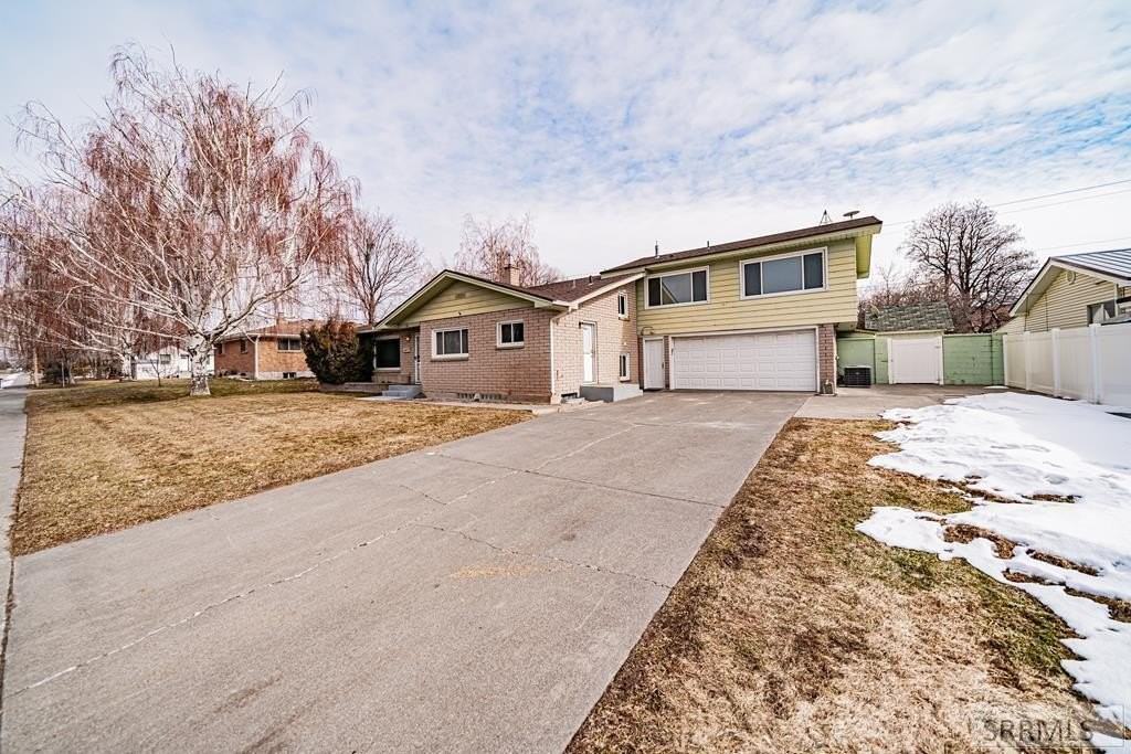 976 Canyon Ave - Photo 2 of 50