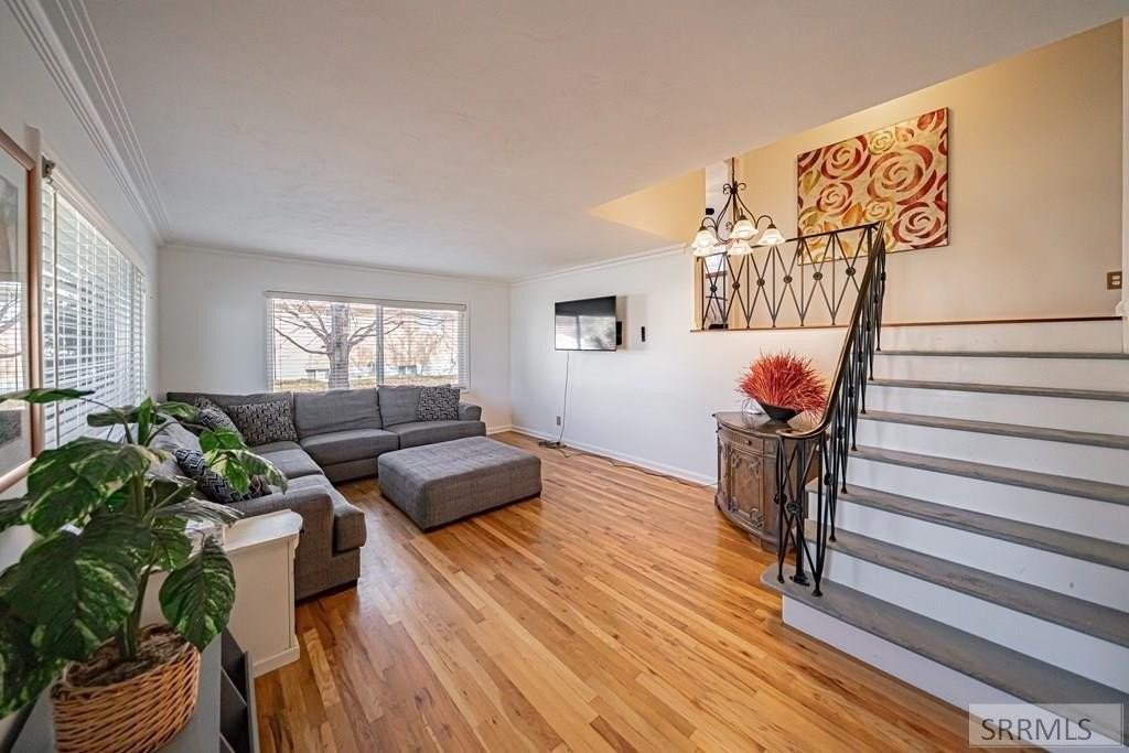 976 Canyon Ave - Photo 5 of 50