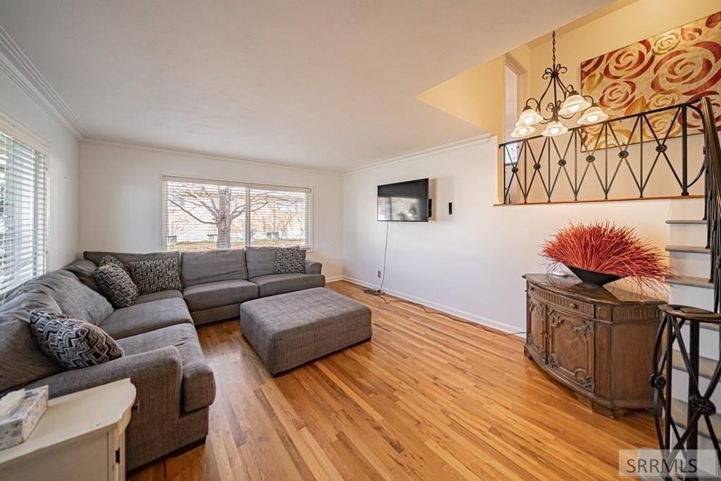 976 Canyon Ave - Photo 6 of 50