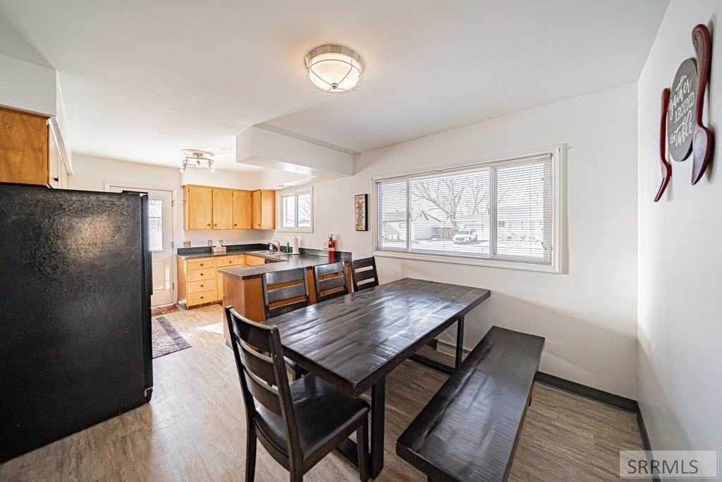 976 Canyon Ave - Photo 7 of 50