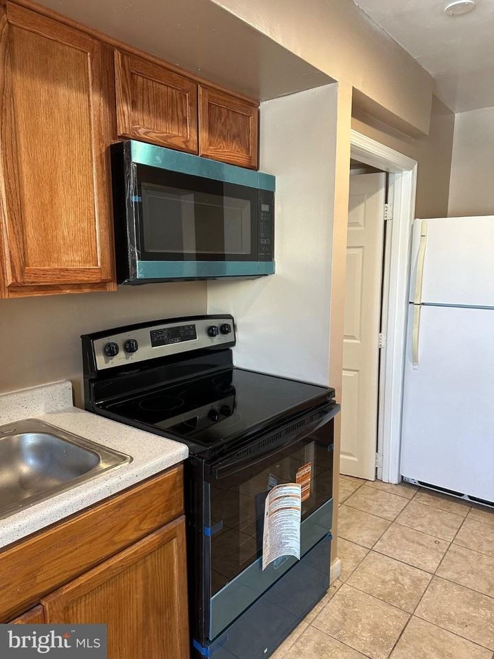 1449 Olive St Ne Apt 4 #4 - Photo 5 of 19