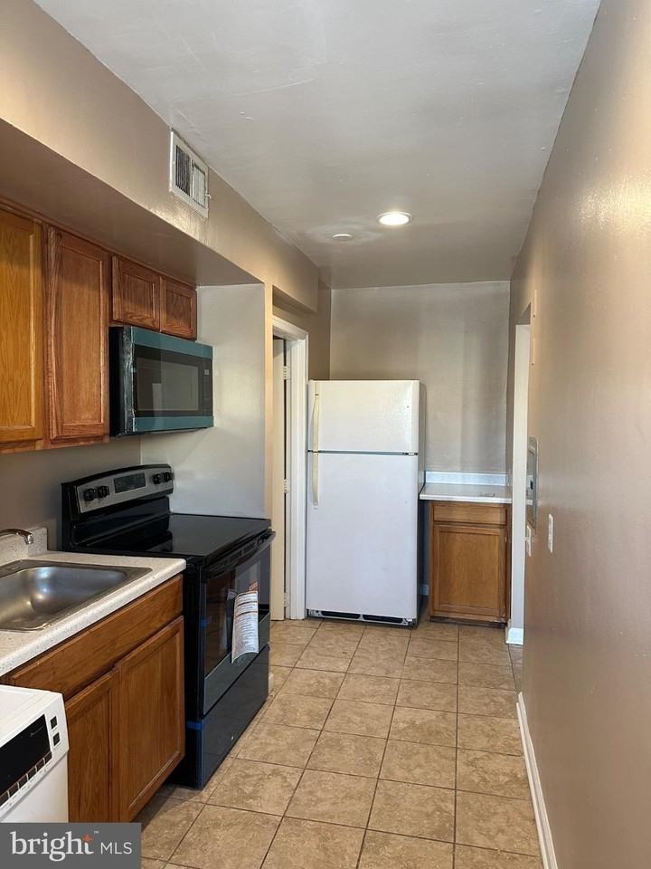 1449 Olive St Ne Apt 4 #4 - Photo 6 of 19