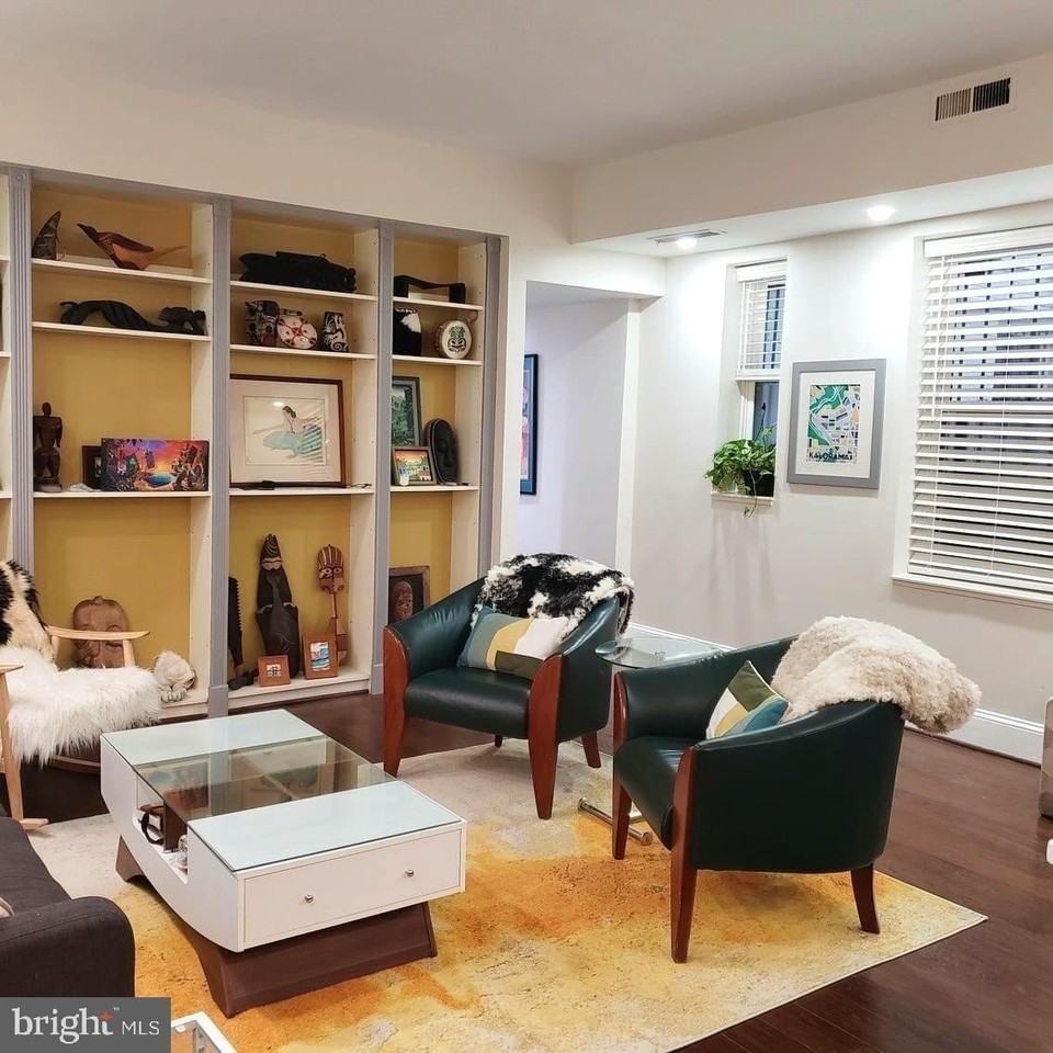 2127 California St Nw Apt 102 - Photo 2 of 10