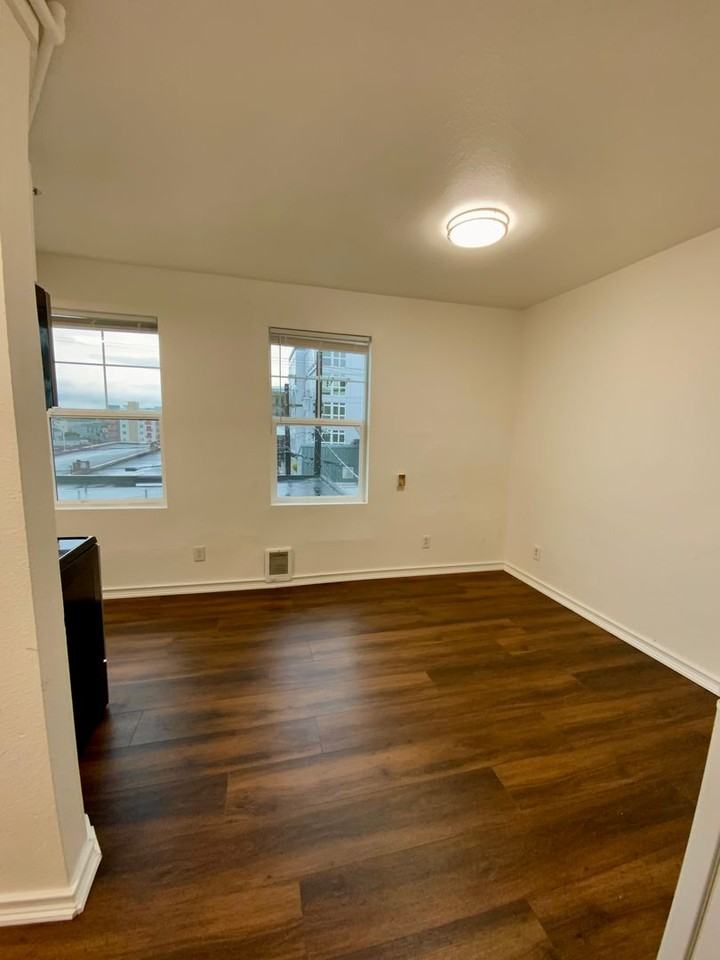 2922 Hoyt Ave #204 - Photo 3 of 14