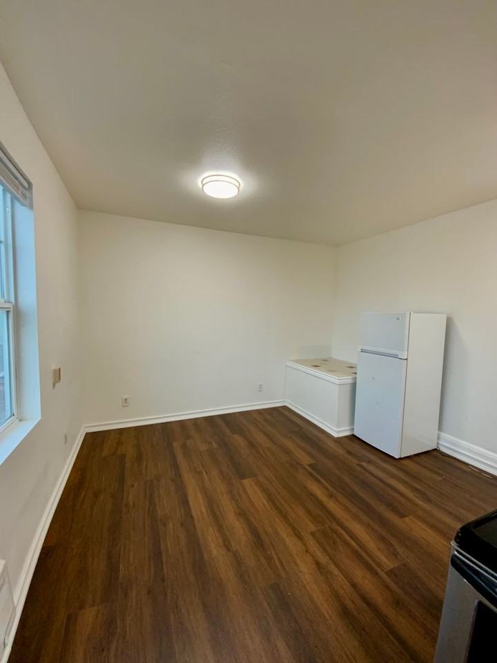 2922 Hoyt Ave #204 - Photo 7 of 14